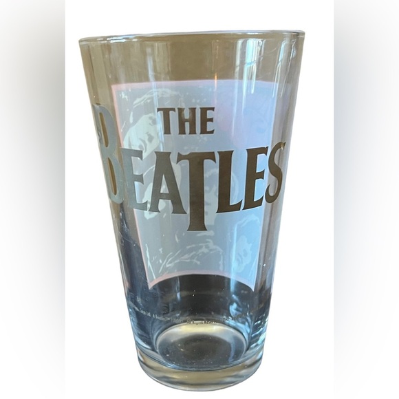 The beetles set of 4 glasses hold 2 cups liquid - Picture 3 of 12